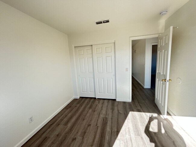 Building Photo - Stunning 4 Bedroom Remodel in Harbor Shores