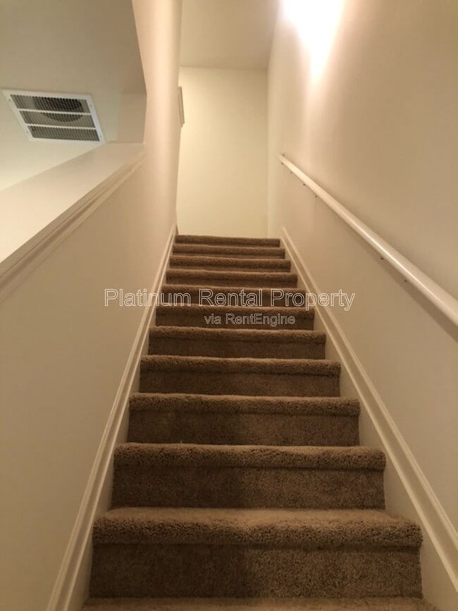 Building Photo - 202 Grand Central Wy