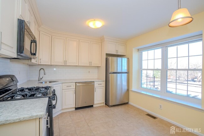 Building Photo - 42 Chicopee Dr