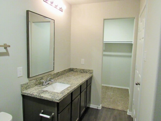 Building Photo - 1009 Platte River Dr