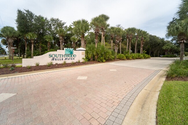 Building Photo - Belle Haven 2-Bedroom Condo with Pond View...