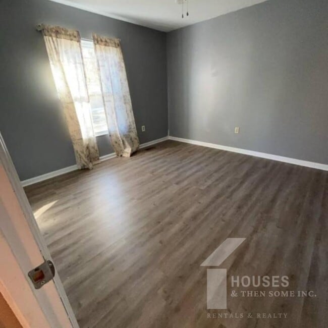 Building Photo - 113 Susan Ave