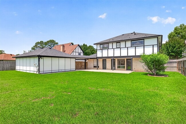 Building Photo - 4003 W Valley Dr