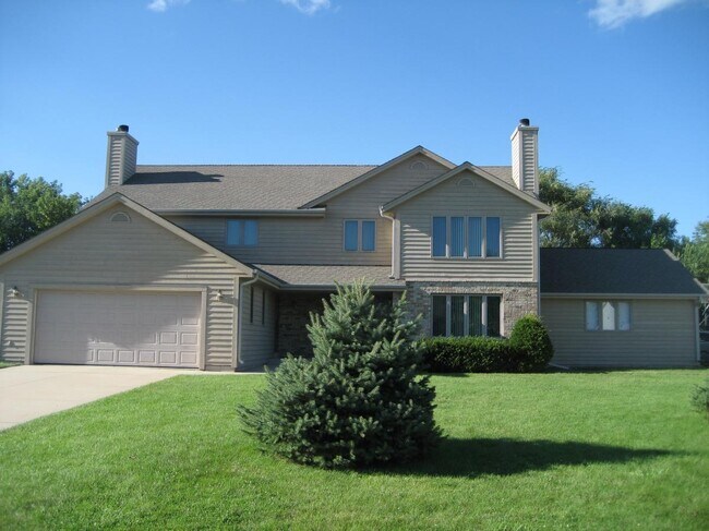 Building Photo - N26W26334 Quail Hollow Rd