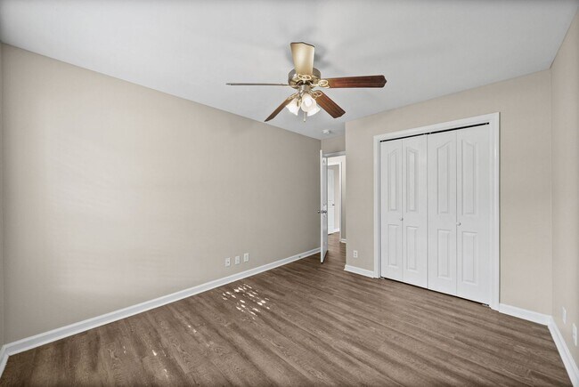 Building Photo - Pet Friendly Three Bedroom!