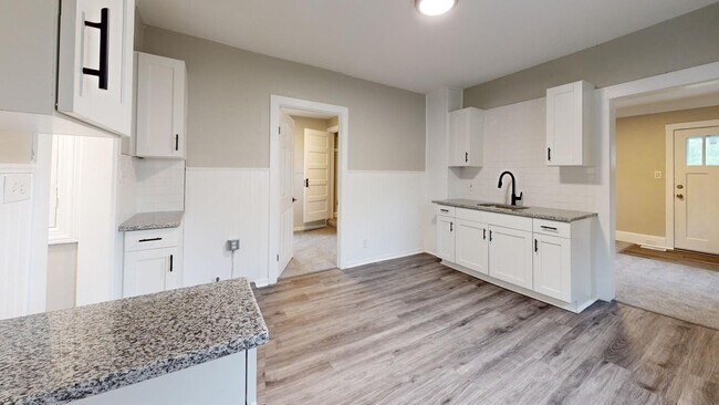 Building Photo - Renovated 3 bedroom home near the Airport