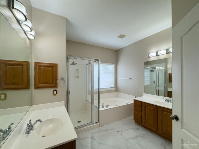 Building Photo - 37 San Sebastian St