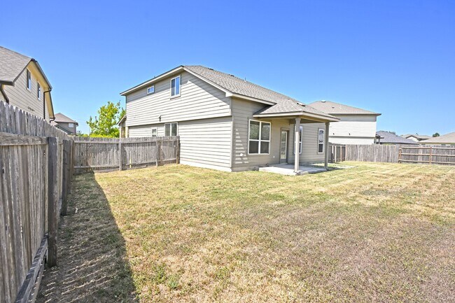 Building Photo - 2231 Hawk Dr