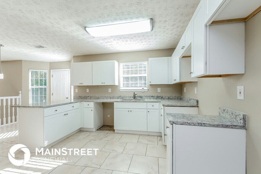 Building Photo - 3120 Lake Port Dr SW