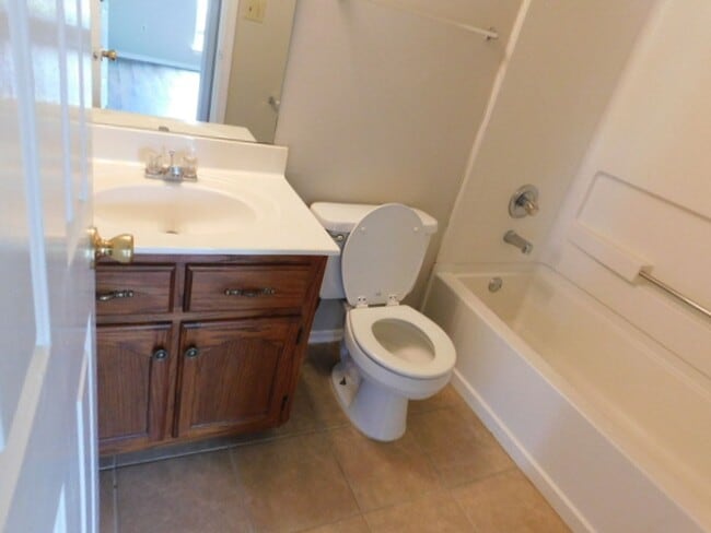 Building Photo - 1125 McGowan Dr