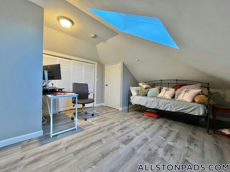 Building Photo - 39 Long Ave