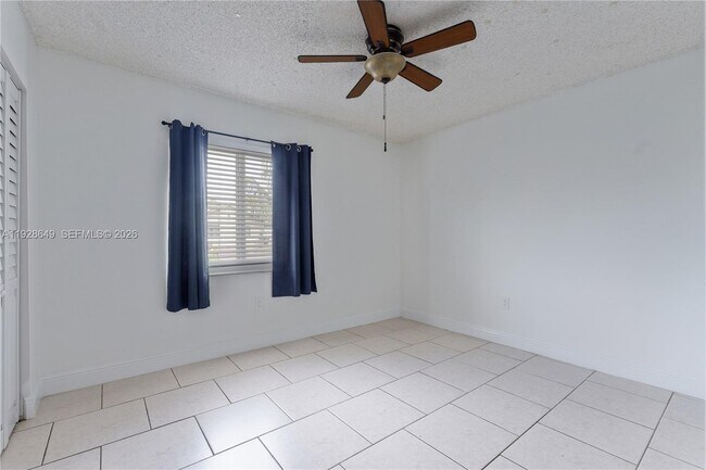 Building Photo - 2732 W 72nd Pl