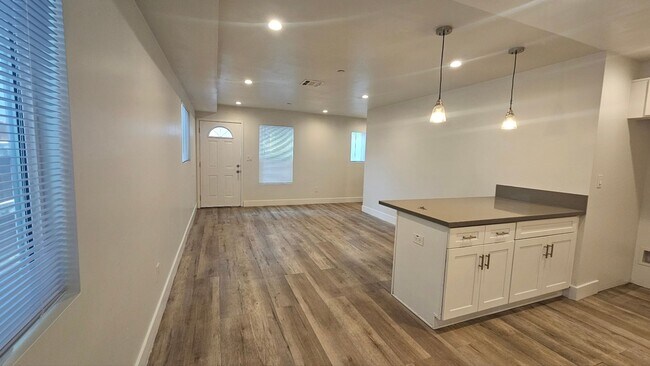 Building Photo - 10960 Avalon Blvd