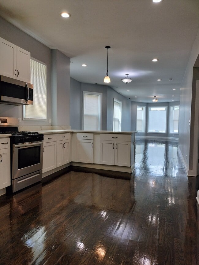 Building Photo - 1529 S Central Park Ave