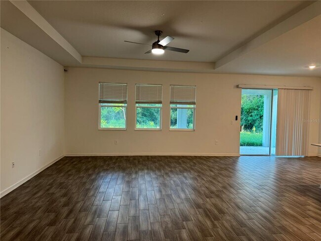 Building Photo - 6298 Lakepine St