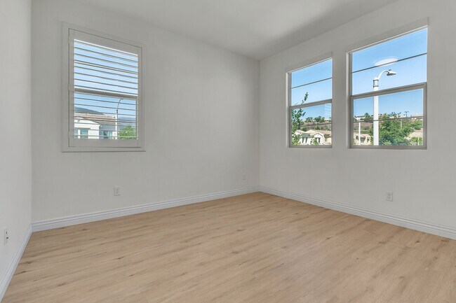 Building Photo - 4245 Powell Way