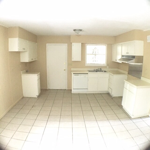 Building Photo - Lovely Home For Rent