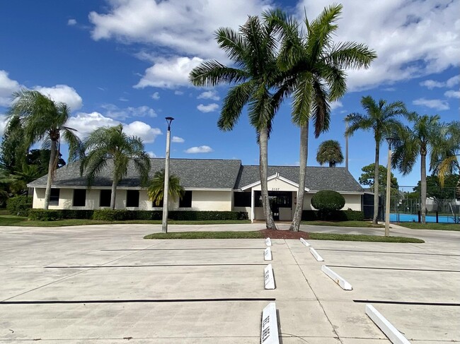 Building Photo - 4104 Inlet Cir