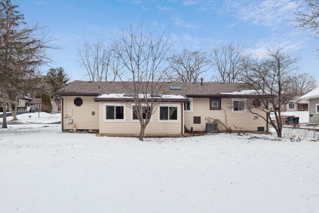 Building Photo - 221 58th St