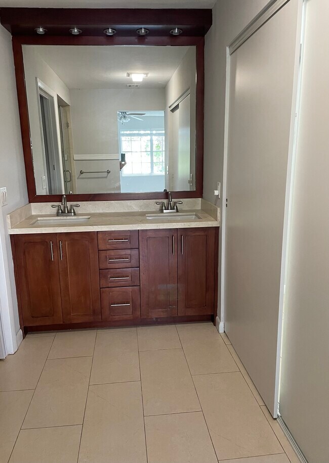 Building Photo - 5276 Buckhead Cir