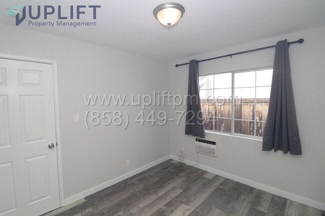 Building Photo - Swift Ave (4233-4239)