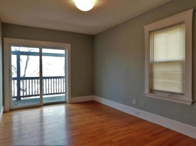 Building Photo - 76 Wenham St