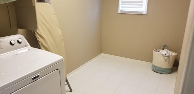 Building Photo - 2248 E Ottawa Ln