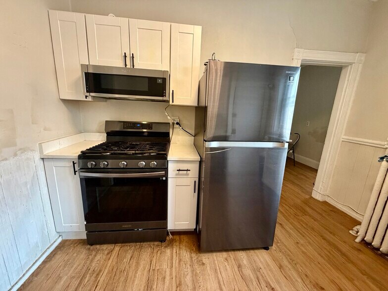 Building Photo - 14 Glenville Ave