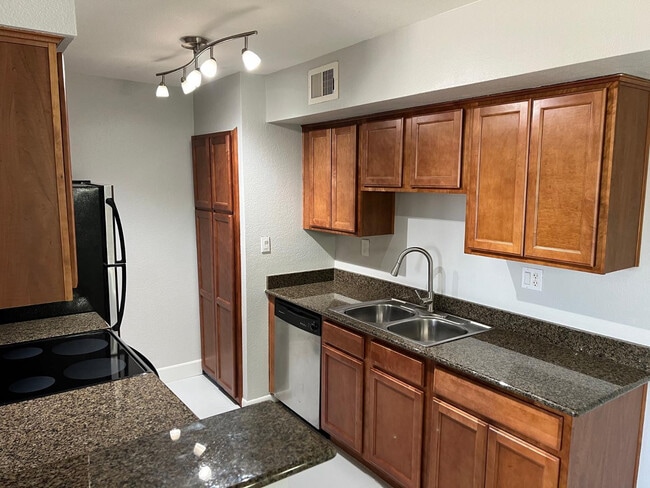 Building Photo - 5995 N 78th St