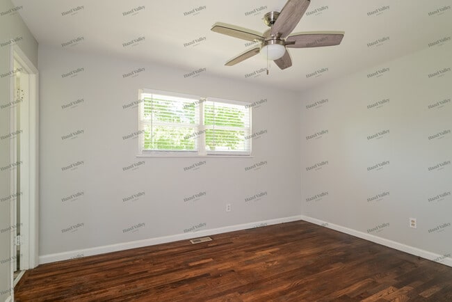 Building Photo - 1140 Lees Ln