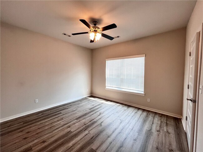 Building Photo - 1452 Sligo St