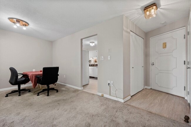 Building Photo - 295 Lynn Shore Dr