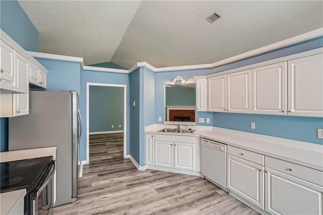 Building Photo - 615 Chandon Way
