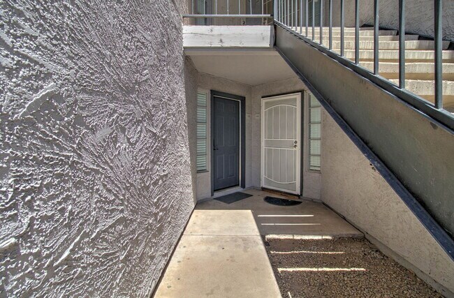 Building Photo - 4410 N Longview Ave