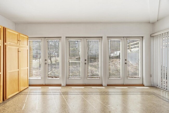 Building Photo - 5 Avondale Ave