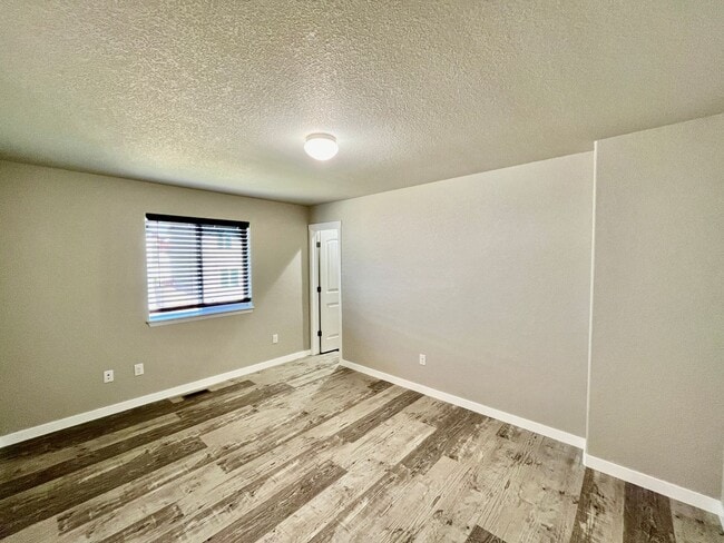 Building Photo - Beautiful 3 Bedroom Home in Lorson Ranch!