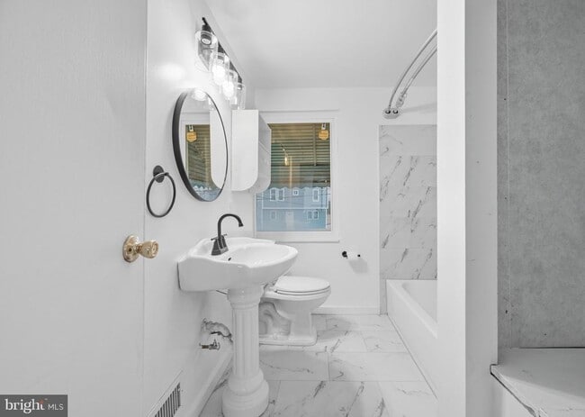 Building Photo - 7911 Bank St