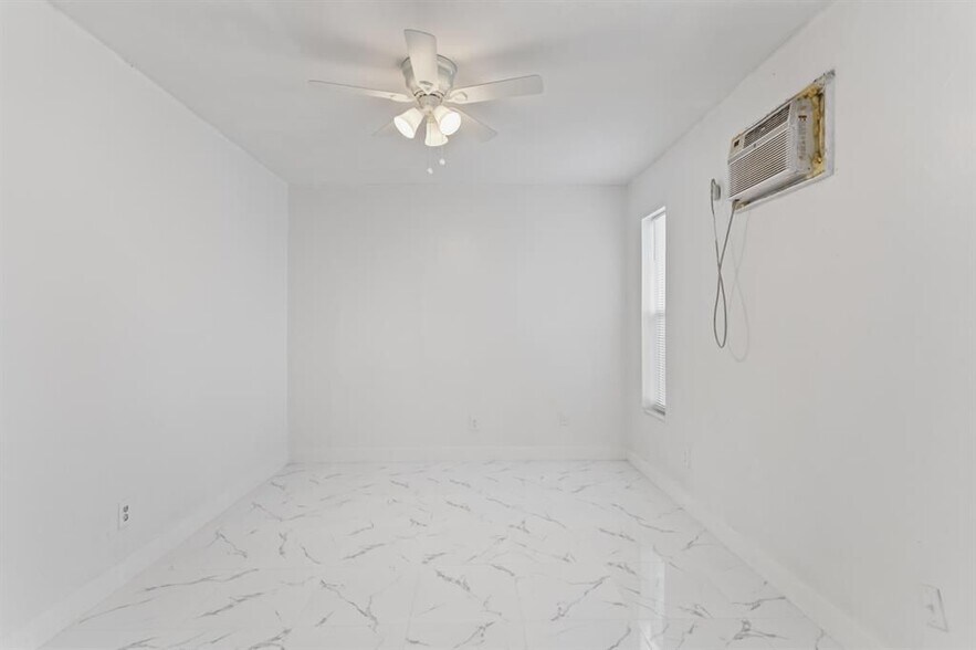 Building Photo - 804 NW 2nd Ave