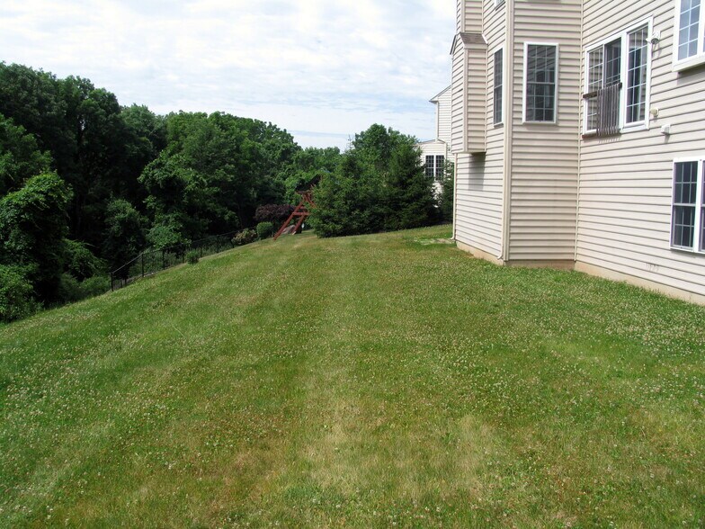 Building Photo - 2812 River Willow Dr