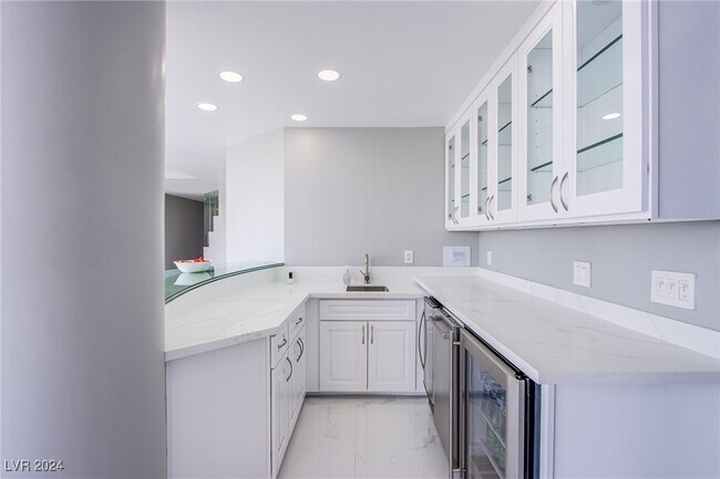 Building Photo - 3111 Bel Air Dr