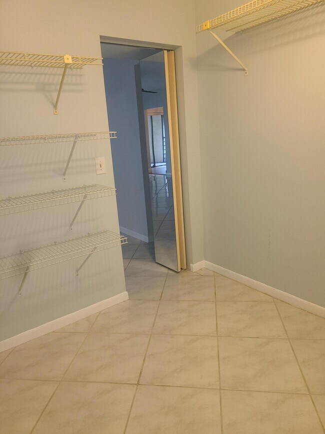 Building Photo - 6328 Longboat Ln W