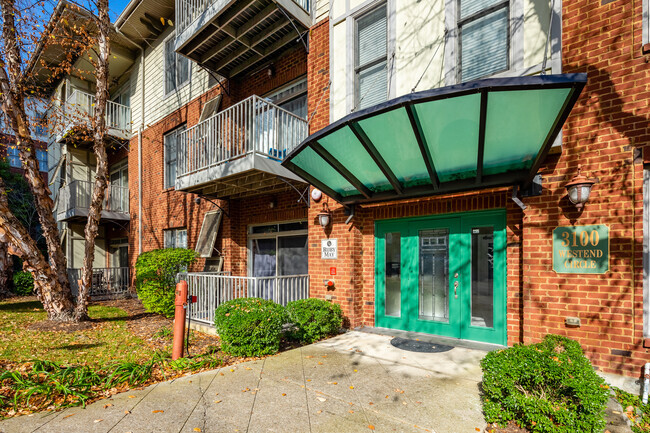 Entrance - West End Circle Condominiums