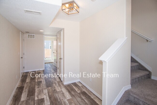 Building Photo - 855 Endeavor Wy