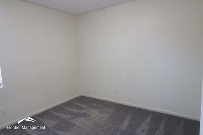 Building Photo - 1852 Anderson Ave