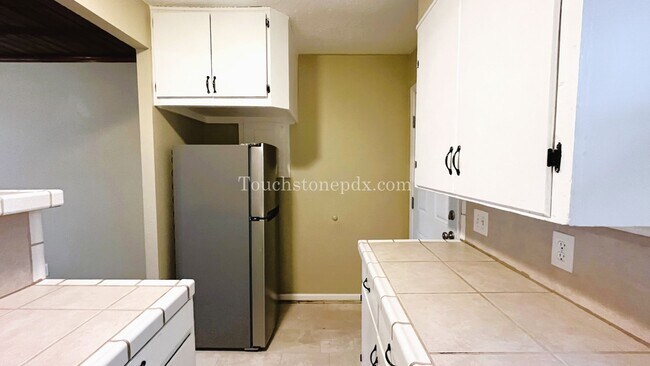 Building Photo - Cozy Urban Living: 2BD/1BA in Brentwood-Da...
