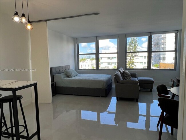 Building Photo - 2899 Collins Ave