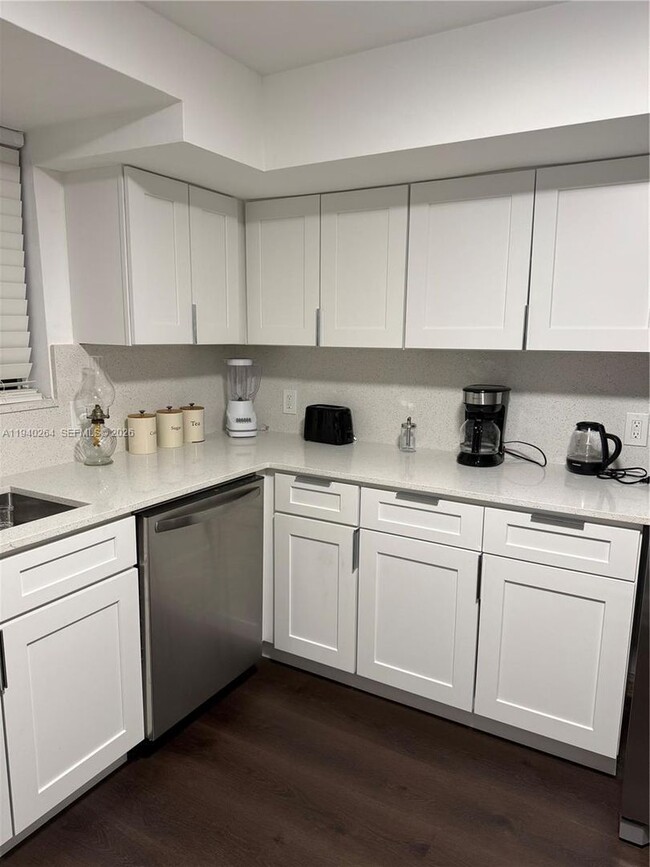 Building Photo - 2036 NE 21st Ave