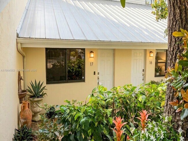 Building Photo - 1455 Holly Heights Dr