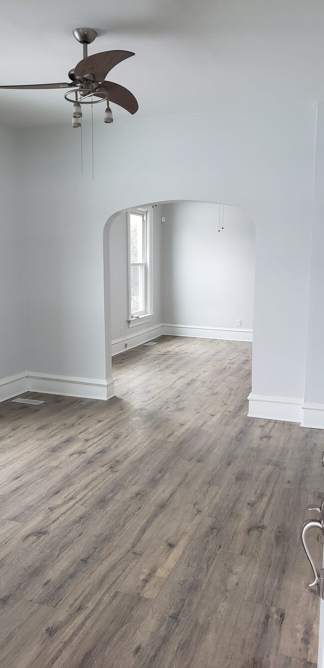 Building Photo - 1112 E Cleveland Ave