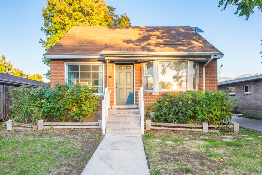 Building Photo - 1895 S 200 E